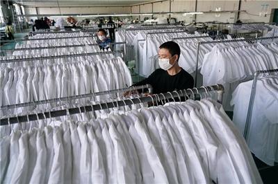 河北巨鹿 扶貧“微工廠”馬力全開趕訂單，服裝產業(yè)托起穩(wěn)穩(wěn)的幸福